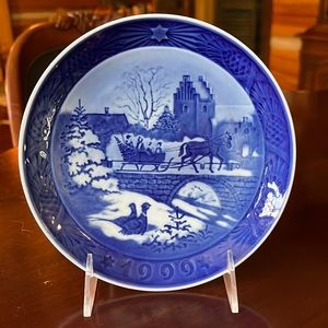 Royal Copenhagen Blue & White Annual Christmas Plate - 1999